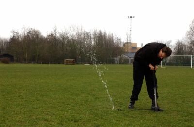 Lancering van een 					waterraket. (Foto: Gilbert Vanhee)